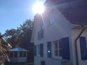 Haus Zeesenboot Ferienwohnung Luv