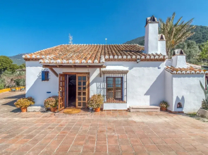 Pretty Cottage in Alcaucín with Private Swimming Pool