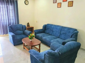 Upgraded 2 Bed 2 Bath w Living and Kitchen