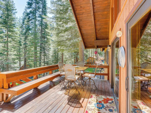 Spacious Retreat w/ Backyard: 1 Mi to Lake Almanor