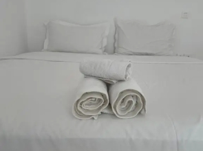 Villa Elia Waterfront Suites & Pool