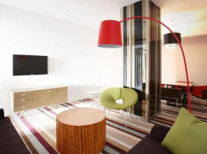 Kinghood Hotel