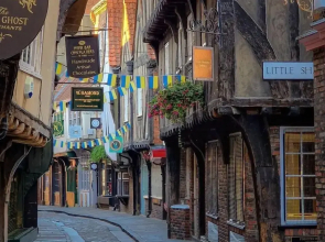 Cosy Riverside Apartment - Woodsmill Quay Free Parking