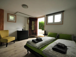 Lake View Chalet