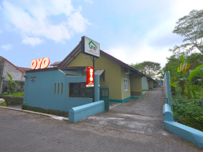 OYO 722 Uno Residence