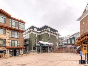 Resort Plaza 5052 Cozy 2BR Park City Condo with Prime Ski-In/Ski-Out Access