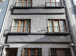 Myra Pera Apartments