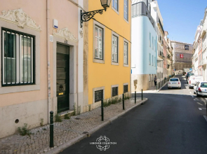 Azulejos' Charming Apartment with Terrace 2 by Lisbonne Collection