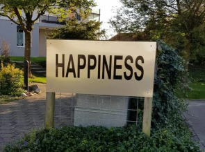 Hotel Happiness