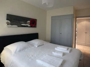 2 bright bedroom with balcony close to the lake