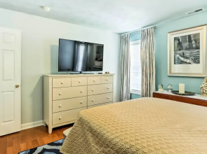 Stately Norfolk Home w/ Fenced Yard: Walk to Beach