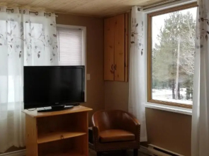 Mountainside Hideaway Cottage & Suites