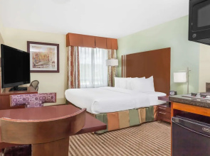 Ramada Carlyle