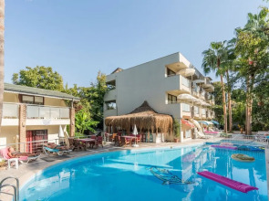 Tropic Beach Club Side