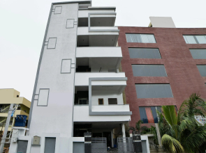 OYO 16606 Iconic Living