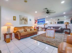 < 3 Mi to Hard Rock Stadium: Miami Home w/ Sunroom