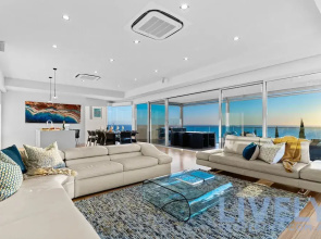 Hillside Luxe With Spa Bay Views
