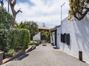 City Cottage With Garden and Pool by Wonderful Italy