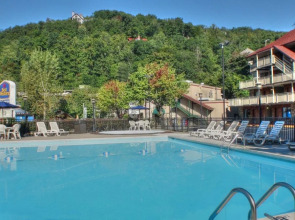 Crossroads Inn & Suites