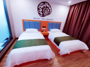 Shell Urumqi Shaybak District Xishan Road Hotel