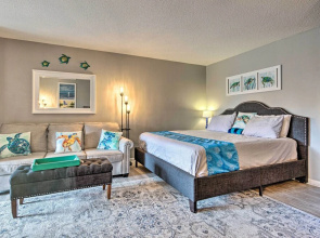 1 Mi to Lake Lure: Mtn-view Studio w/ Balcony!
