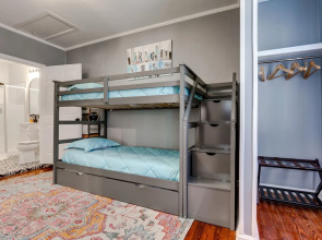 Lovely Mobile Home w/ Smart TV: 2 Mi to Downtown!