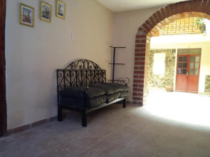 Mitayos Land Backpackers