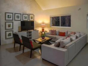 Villa Equipped With an Infinity Edged Pool in Gated Community