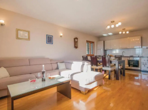 Three-Bedroom Holiday Home in Imotski