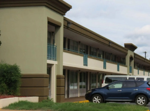 Days Inn by Wyndham Montgomery Near AUM