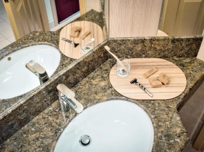 Robinson Camyuva - Adults only