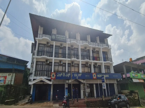 Easternwoods Hotel Raj