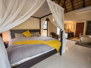 Luxury Villa With a Swimming Pool in Hoedspruit