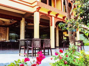 Hotel Charan Kamal