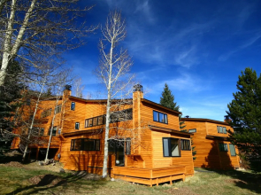 Tennis Townhomes 1335