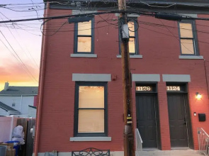 Cozy Historic Row Home- Near Stadiums! 3 Bedroom Home