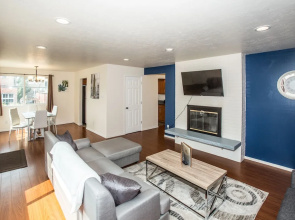 Space Needle Place - New Seattle Apt - Sleeps 8