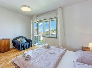 Enolabee Harbour View Apartment