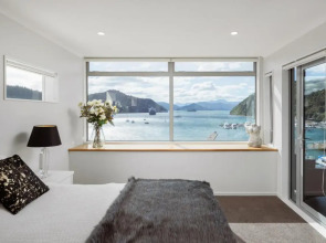 Oxleys Penthouse 506