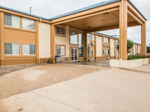 Econo Lodge Blackwell - I-35