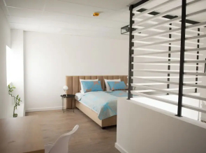 Friends Residence