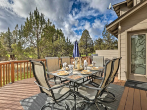 Idyllic Redmond Townhome w/ Furnished Deck!