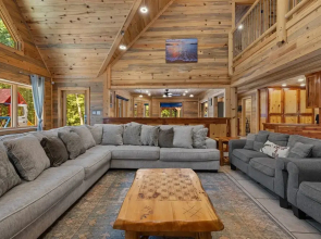 Blue Bass Lodge Pine Getaway With Hot Tub Fire