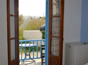 Summer Inn Parikia