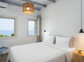 Villa Itis - Elegant Ground Floor Suite with Terrace & Great View