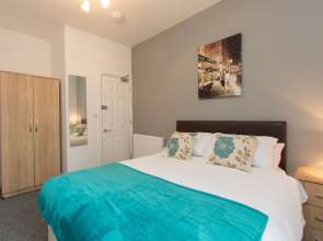 Town House @ Minshull New Road