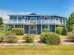 Coastal Bandon Vacation Rental: Walk to Beach!
