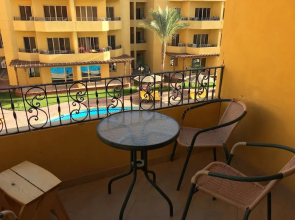 Pool View Apart At British Resort 1334