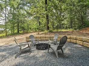 Stylish Cabin by Beavers Bend: Hot Tub & Fire Pit