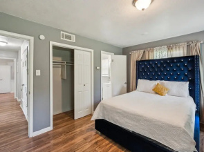 Cozy Temple Home Fenced Yard & Wi-fi 3 Bedroom Home